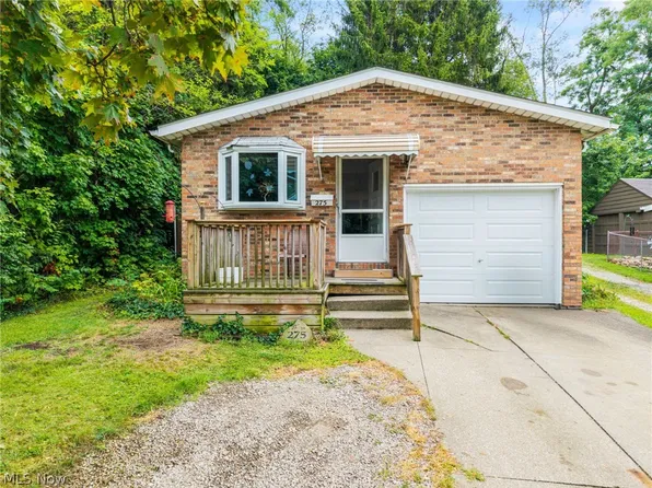 275 1st St, Wadsworth, OH 44281