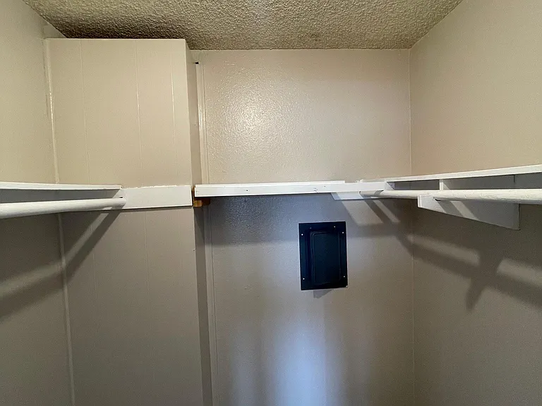 2004 D Ave #11 — Photo 12