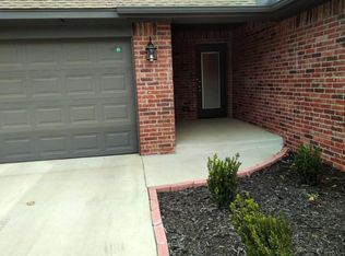 8707 NE 10th St, Midwest City, OK 73110