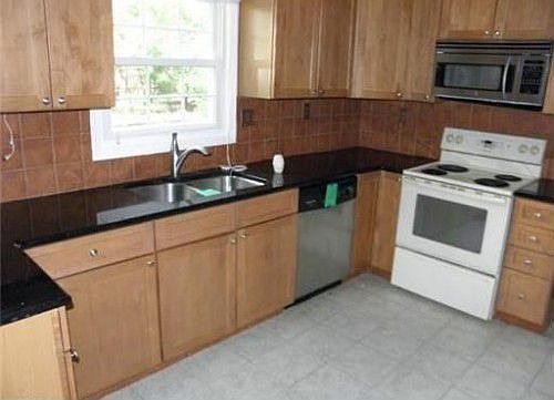 2nd image of 905 Post Oak Ct