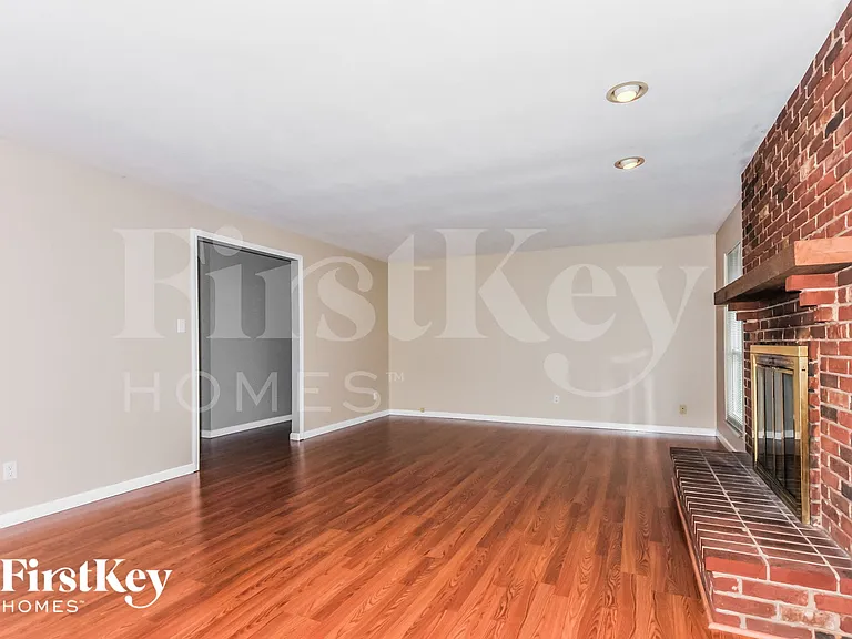4446 Skyridge Dr — Photo 4