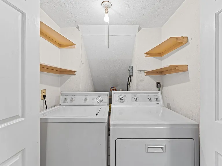 25 Regency Ln — Photo 7