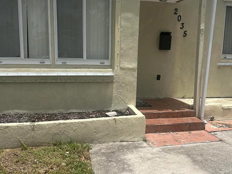 2035 Rodman St — Photo 1