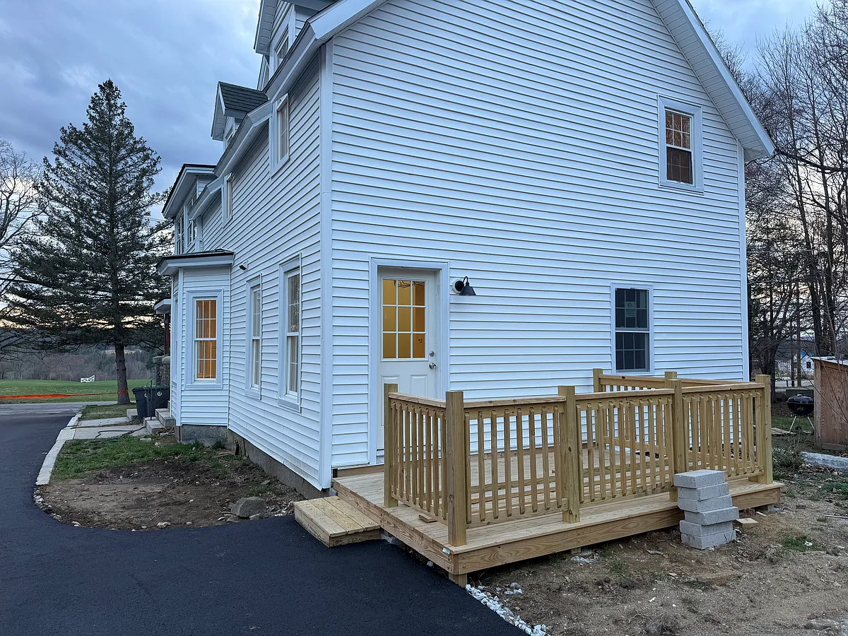 Building Photo - 67 Pleasant St #B