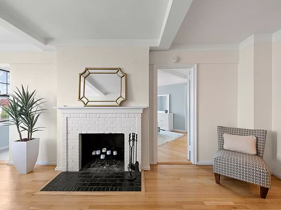 4th image of 302 W 12th St APT 6C
