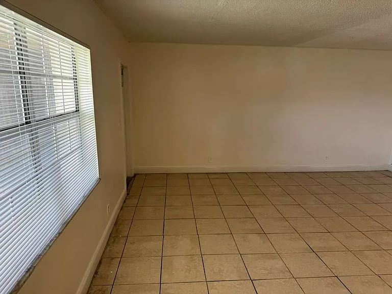 978 SW 10th Dr — Photo 66