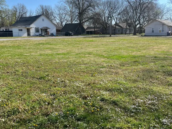 504 S Thompson St, Vinita, OK 74301