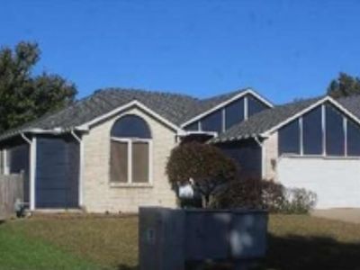 1221 S Stoneybrook Cir, Wichita, KS, 67207