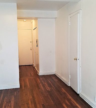 4th image of 320 E 42nd St APT 913