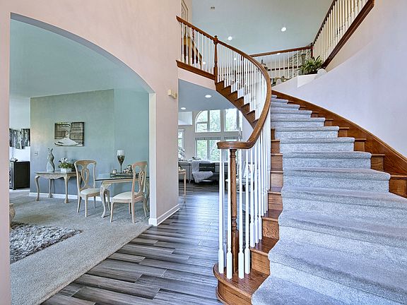 4th image of 383 Country Oak Ln