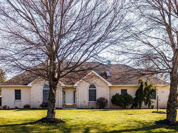 800 S Pinehurst Ln, Yorktown, IN 47396