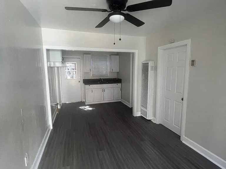 10961 S Figueroa St — Photo 28