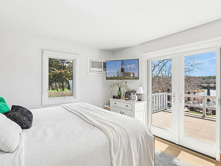 11 Cold Spring Ct — Photo 8