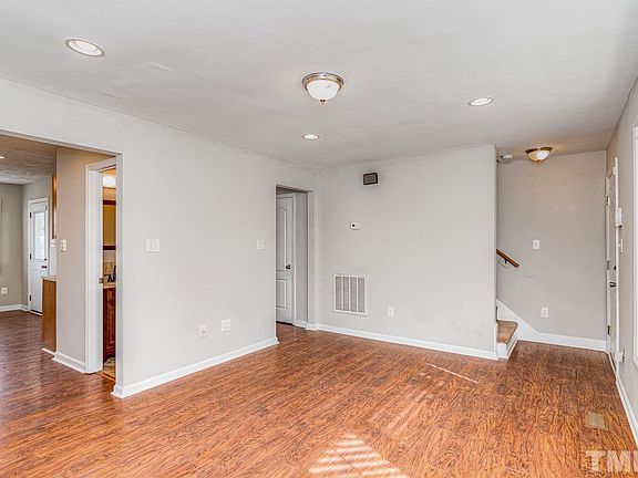 5th image of 1112 Holly Meadow Dr