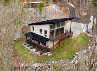 2736 Pine Crest Ln, Sevierville, TN 37862
