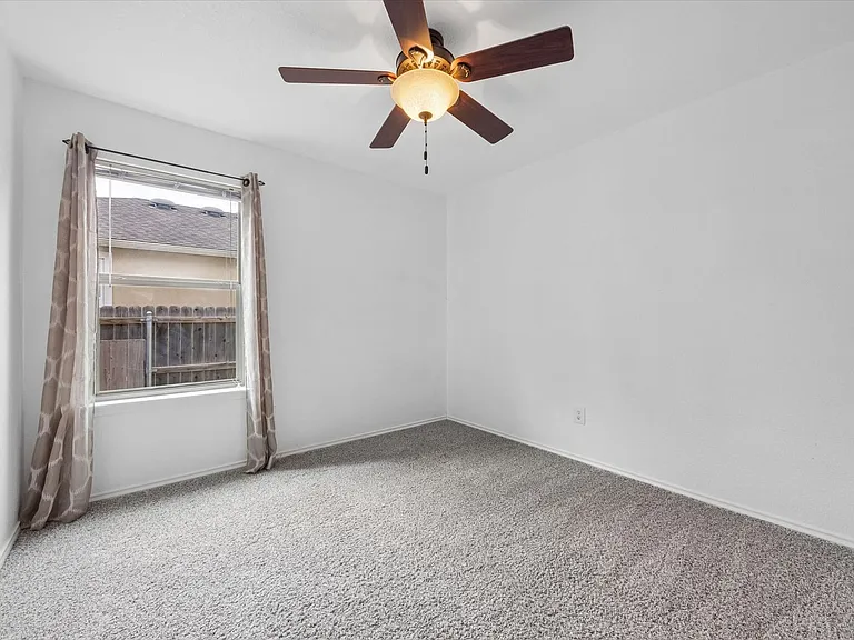 141 Beech Dr — Photo 12