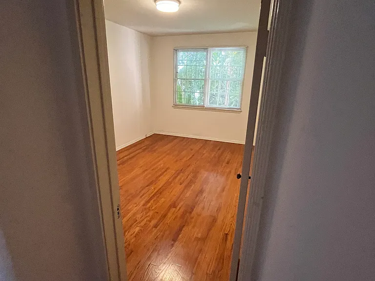 141 1/2 S Sweetzer Ave — Photo 25