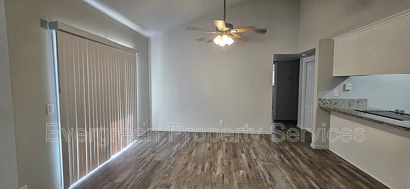 2 bed, 1.0 bath, 963 sqft, $2,200 — Photo 3