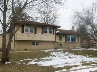 225 Westshore Dr, Morton, IL 61550