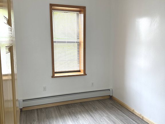 New bedroom - front right