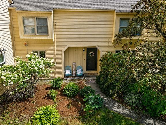 2nd image of 439 N River Rd Unit 5