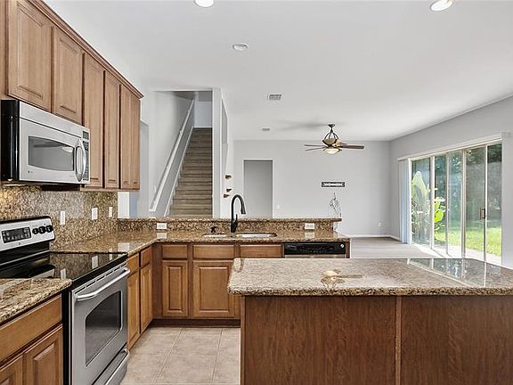 3rd image of 7450 Crescent Palm Dr