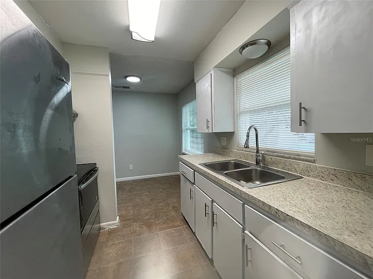 5719 Oleander Dr — Photo 8