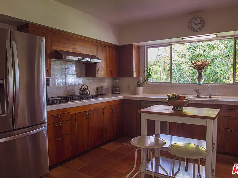 1070 Norumbega Dr — Photo 10