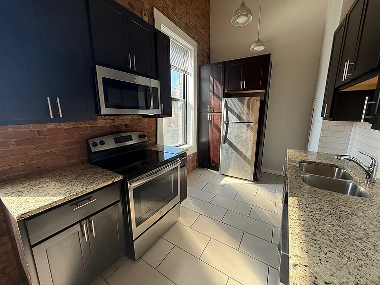 409 N. Milwaukee Ave. — Photo 15