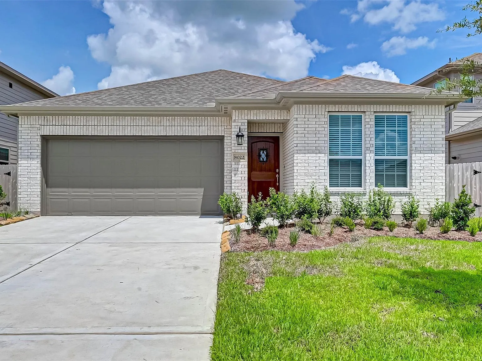 3 bed, 2.0 bath, 1550 sqft, $2,300 — Photo 1