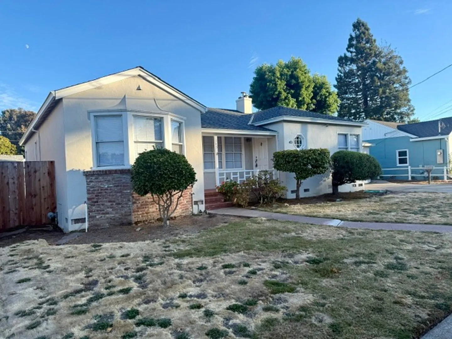 Walk to Trader Joe's & Hillsdale! San Mateo Gem with Sprawling Backyard — Photo 3