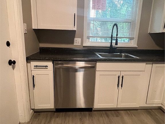 4th image of 1033 Iola Ave