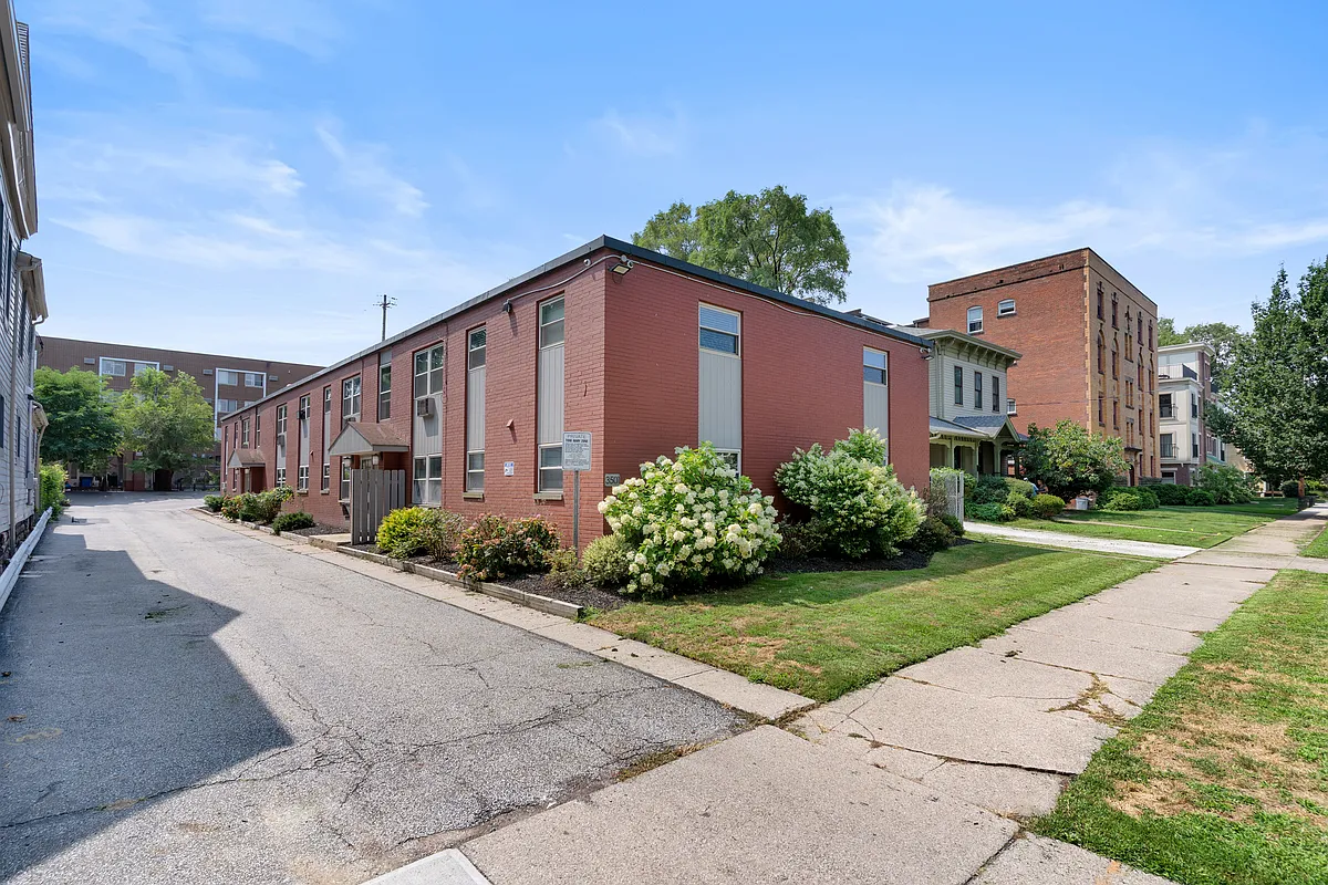 Building Photo - 3501 Clinton Ave #103