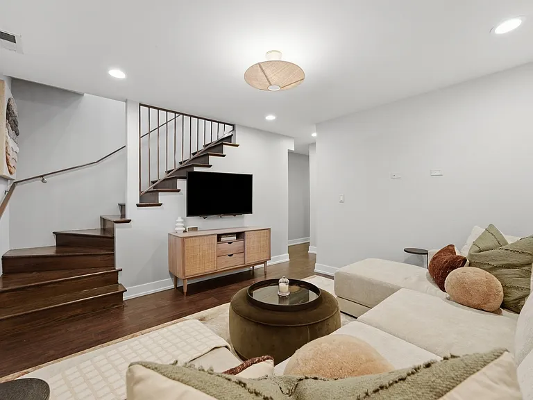 1349 N Leavitt St #1A — Photo 17