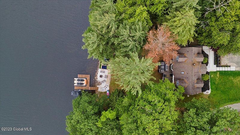 4th image of 68 Harriman Road Ext