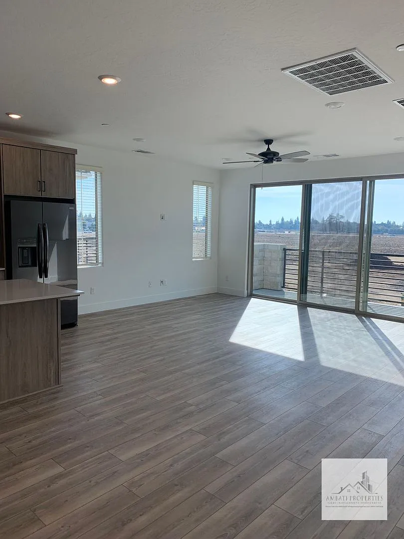490 W. Mahogany Lane — Photo 4