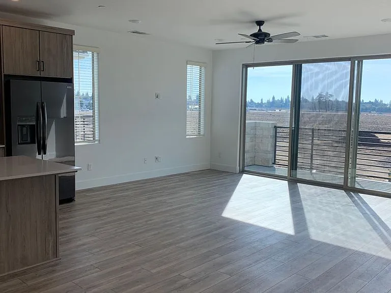 490 W Mahogany Ln — Photo 4
