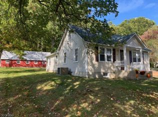 426 Charlestown Rd, Hampton, NJ 08827