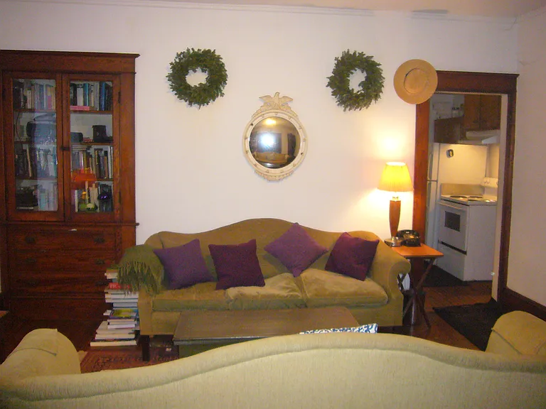 Hall Pl — Photo 1