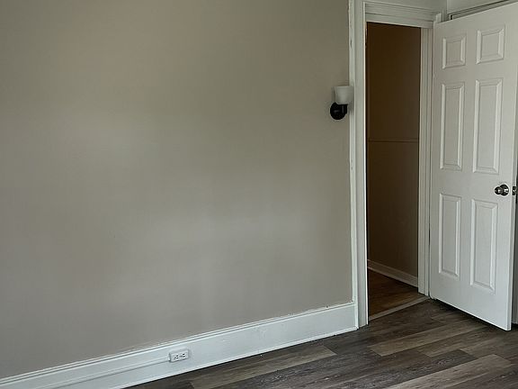 5th image of 18 Wellington Ave