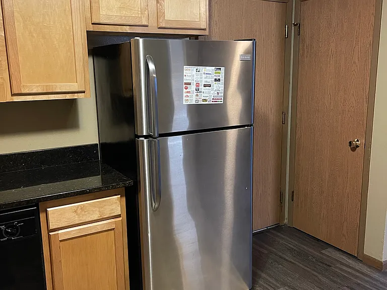 522 E Burlington St #3 — Photo 3