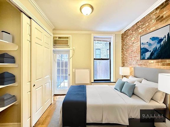 4th image of 134 Orchard St APT 4
