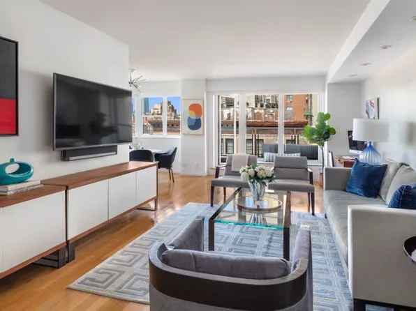 2 Fifth Avenue image 1 of 11