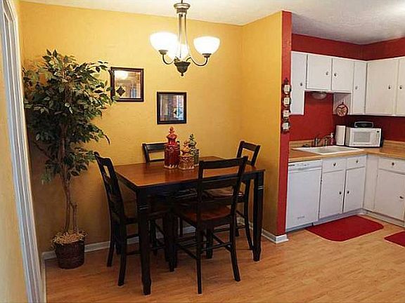 4th image of 1855 Fox Run Dr APT 3