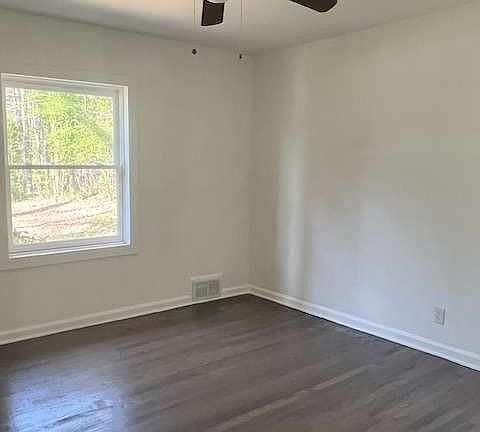 5th image of 2580 Cascade Rd SW