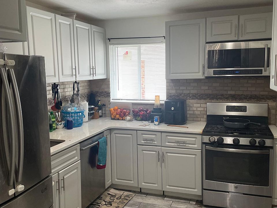 2nd image of 386 Silver St