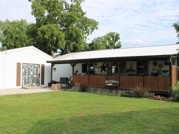 810 W South 4th St, Shelbyville, IL 62565