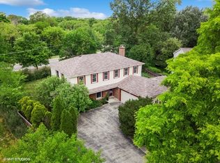 2752 Royal Dr, Northbrook, IL