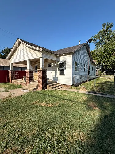 411 S Johnston St Photo 1
