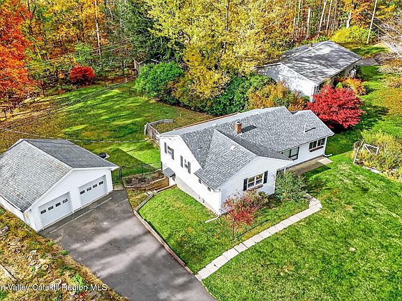 2nd image of 143 Dubois Road